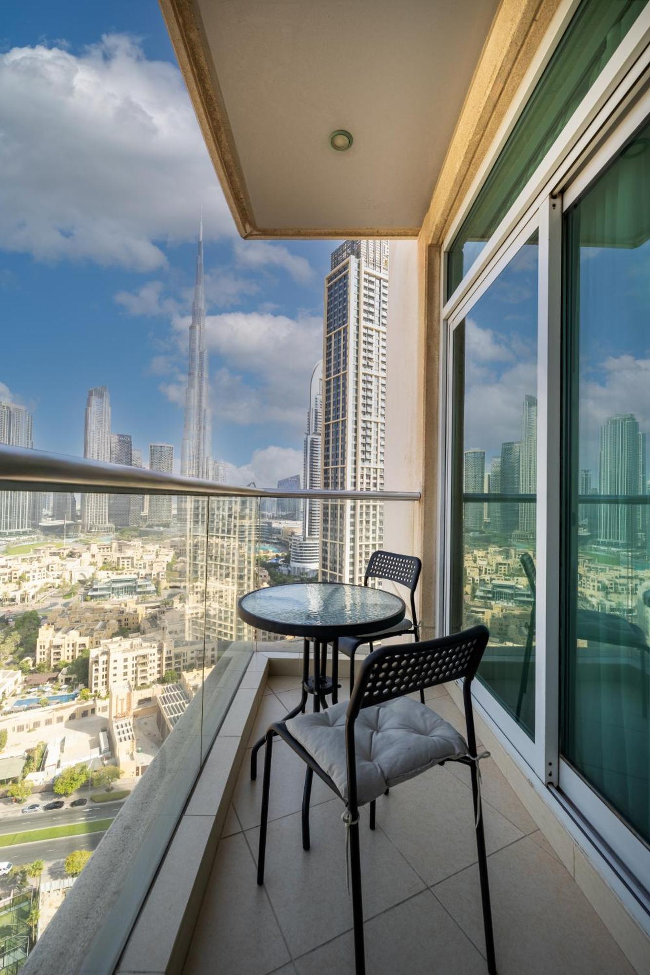 Upgraded Apartment With Stunning Burj Khalifa View Dubai Eksteriør billede